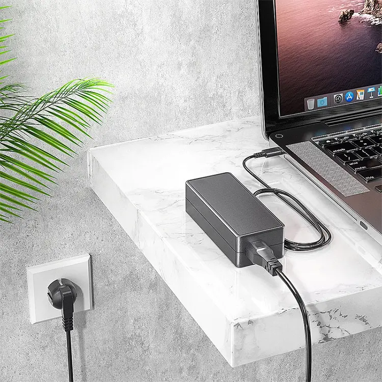 Adaptor de putere