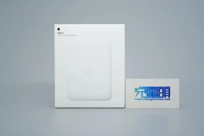 Demontarea noului încărcător rapid GaN de 140 W de la Apple
